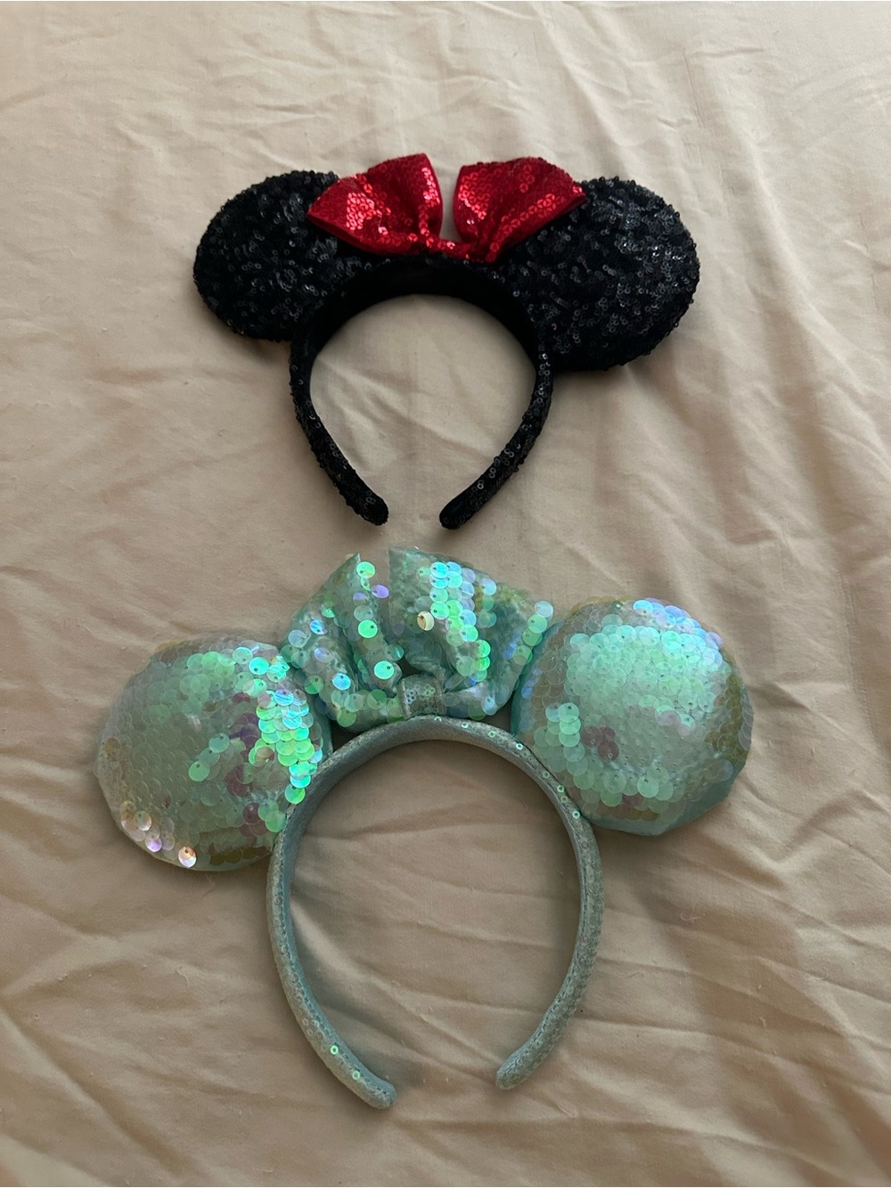 Kids Sequin Minnie Mouse Ear Headband - Black with Red Bow / Iridescent Green